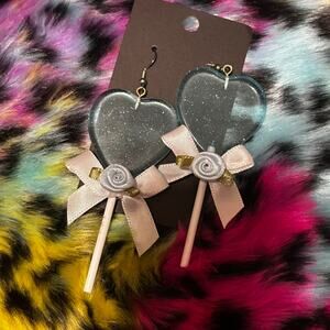 Heart-shaped lollipop earrings with rose ribbon and bow